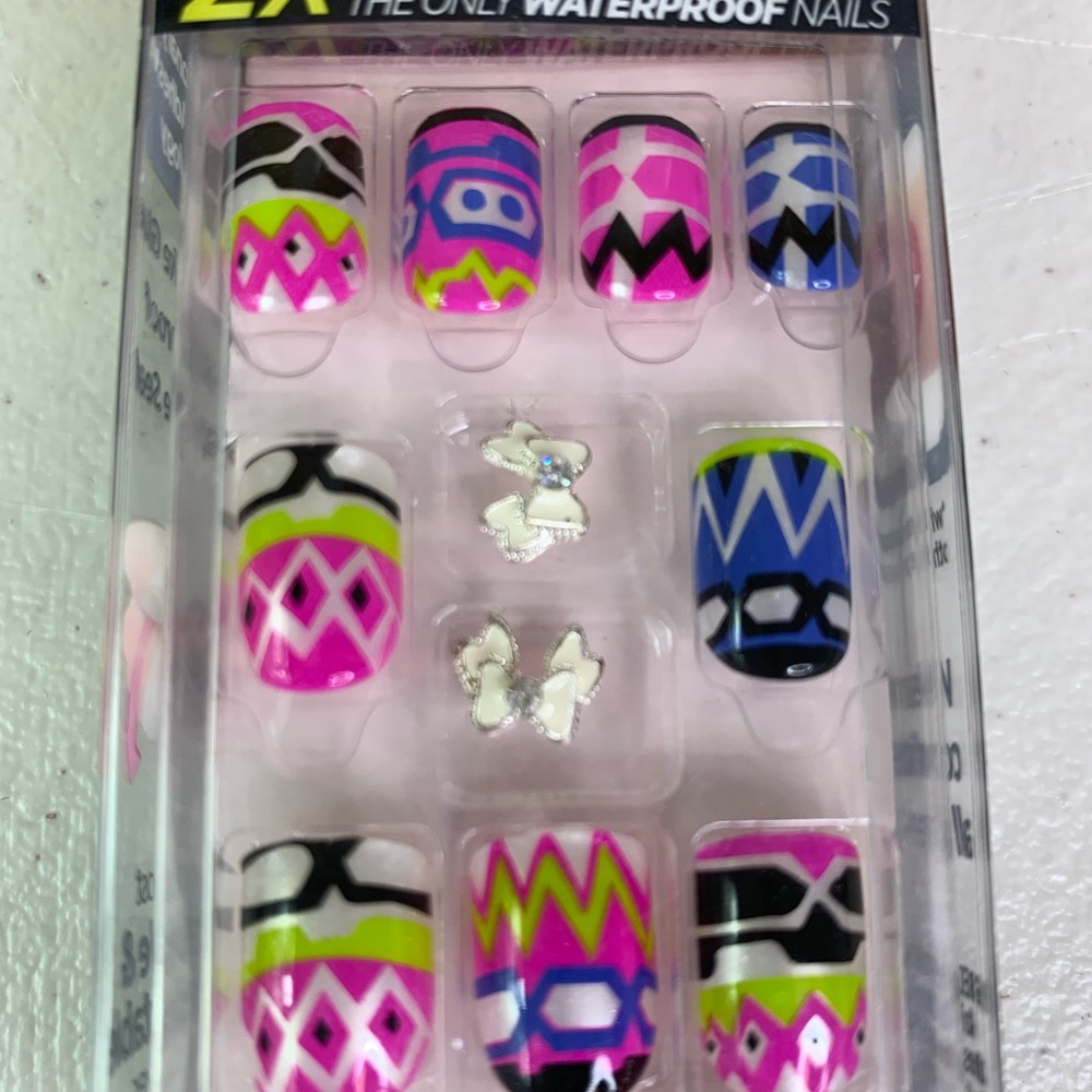 Kiss imPRESS 24 Short Press-On Nails VAMP IT UP